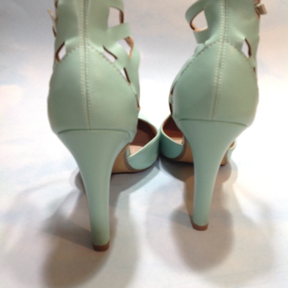 Restricted Ankle Straps Heels - Picture 5 of 12